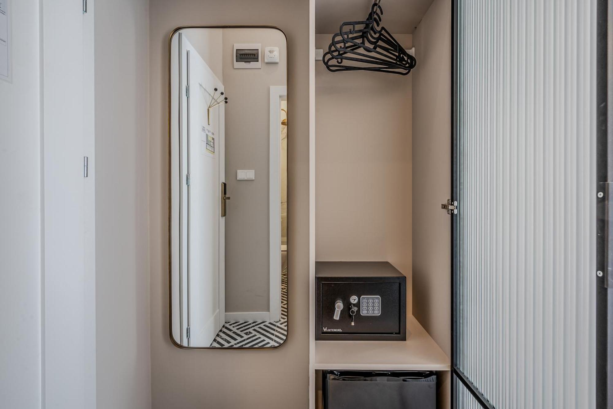 Timeless Boutique Suites By Bqa Budapest Eksteriør bilde